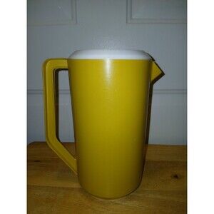 Vintage 1971 Rubbermaid J2445 Mustard Yellow Drink Pitcher‎ 2¼ Qt  White Lid